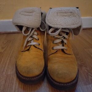 Cozy Tan Boots with Cream Lining